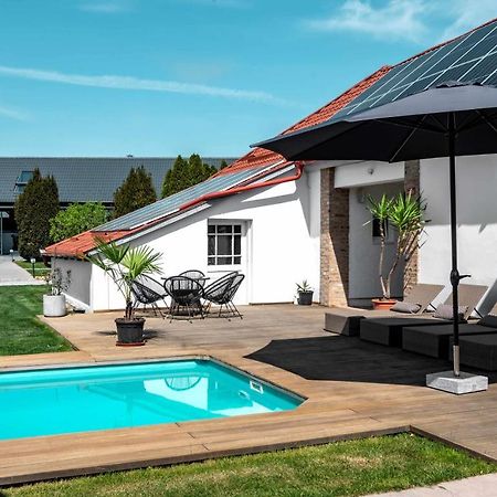 Szent Gyoergy Kuria Bed & Breakfast Kisharsány Dış mekan fotoğraf