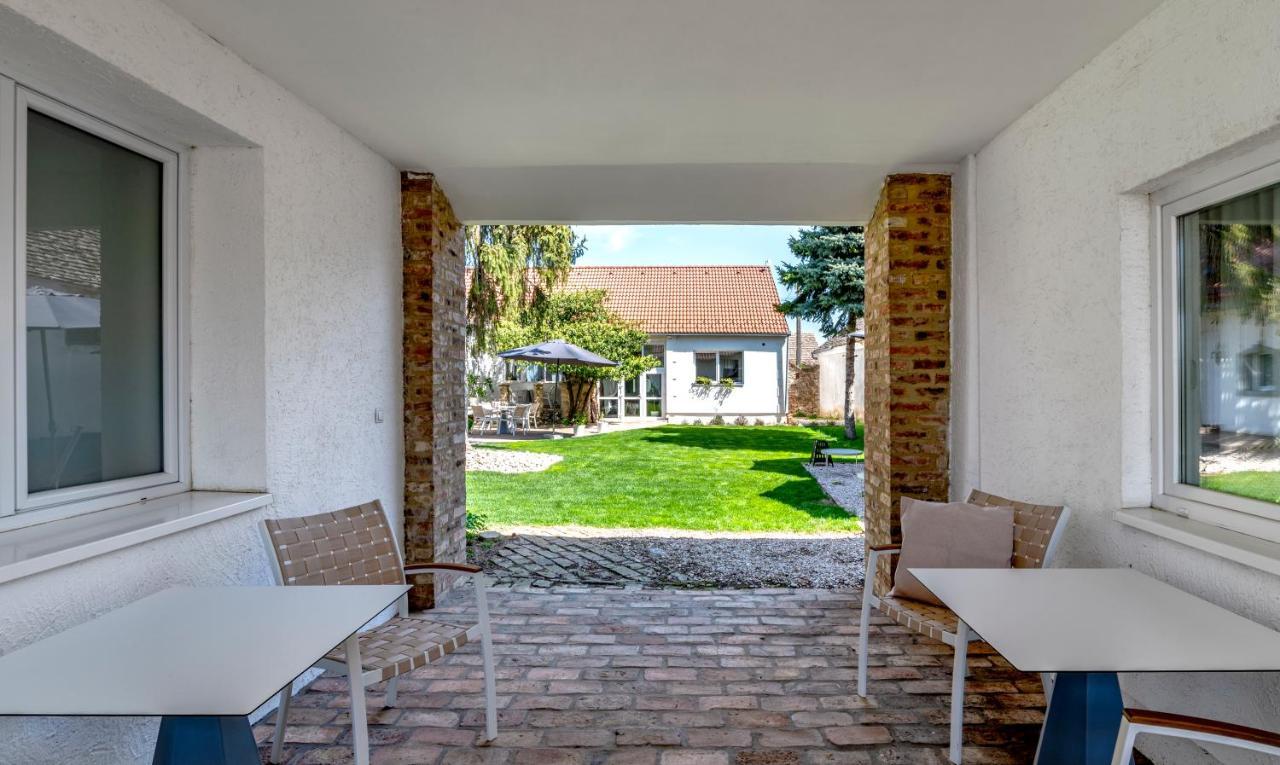 Szent Gyoergy Kuria Bed & Breakfast Kisharsány Dış mekan fotoğraf