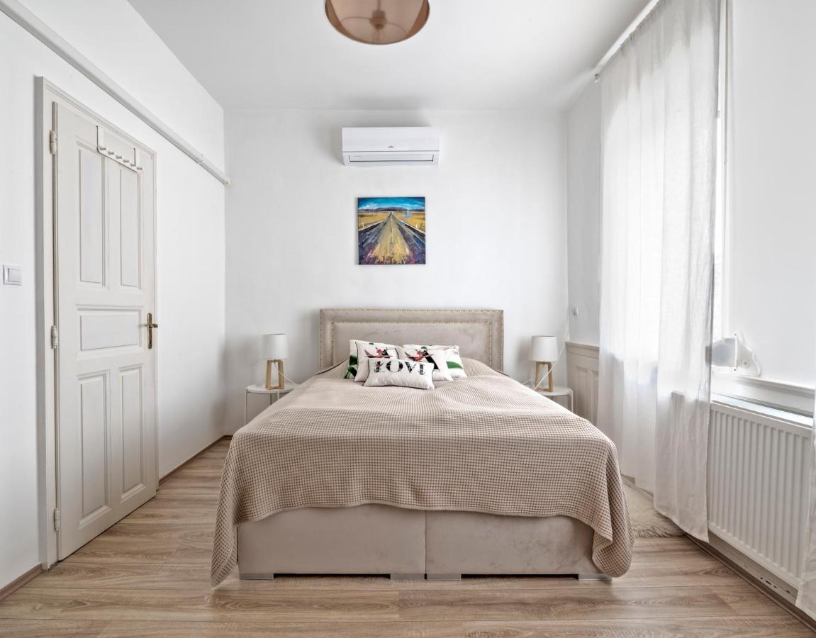 Szent Gyoergy Kuria Bed & Breakfast Kisharsány Dış mekan fotoğraf