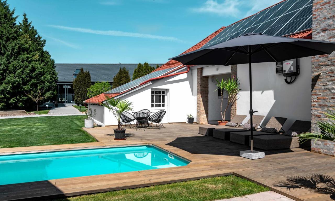 Szent Gyoergy Kuria Bed & Breakfast Kisharsány Dış mekan fotoğraf