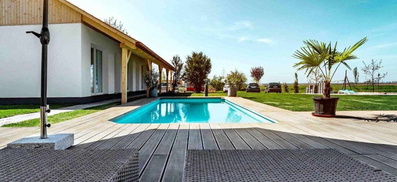 Szent Gyoergy Kuria Bed & Breakfast Kisharsány Dış mekan fotoğraf