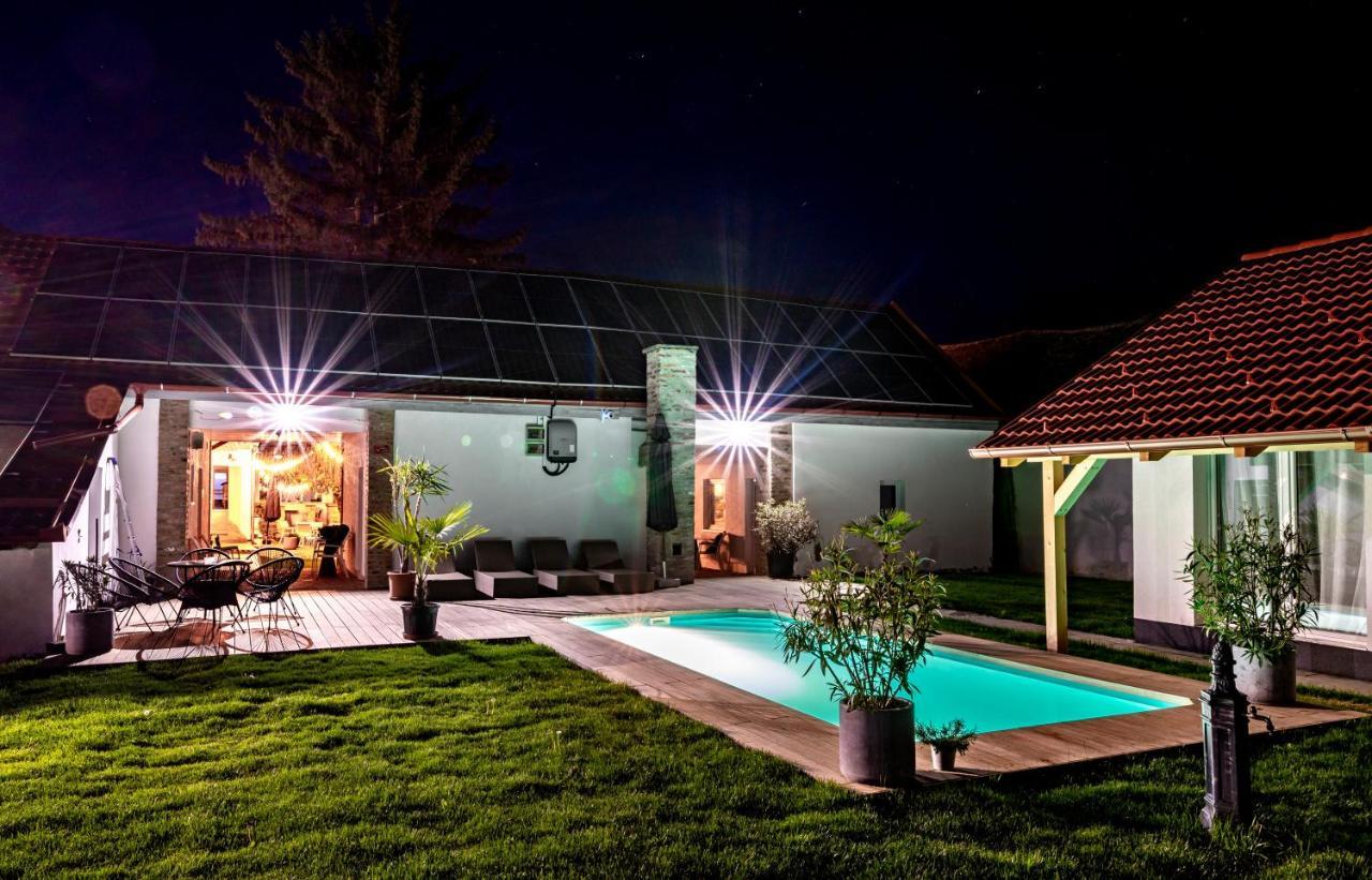 Szent Gyoergy Kuria Bed & Breakfast Kisharsány Dış mekan fotoğraf